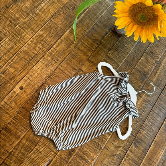 City Mouse Studio Charcoal Frill Romper - Picture 3 of 4